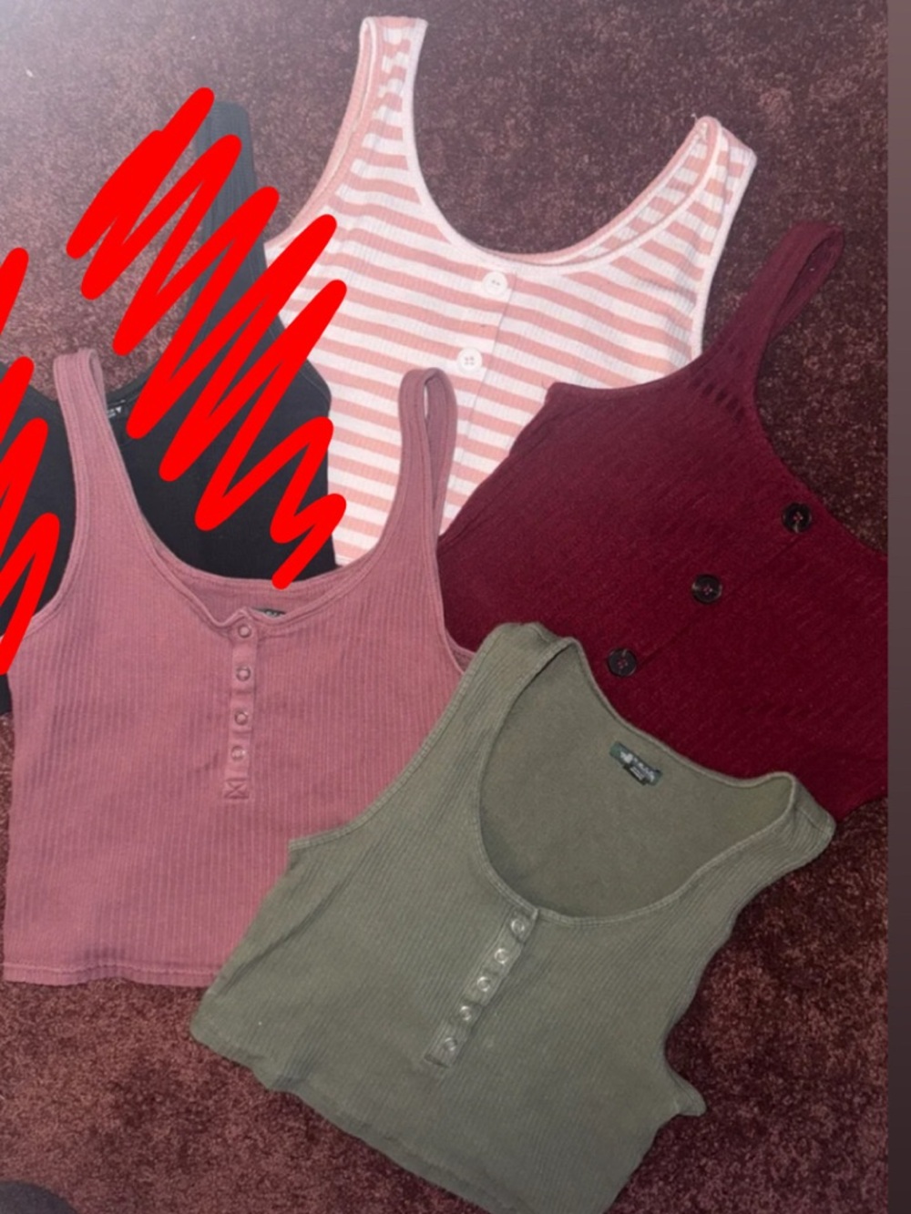 Set of 4 cropped tank tops